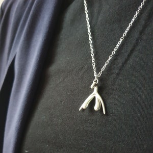 Clitoris necklace size M - in solid silver with its solid silver chain