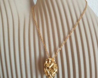 Gold-plated gyroid ovary pendant necklace with its gold-plated chain