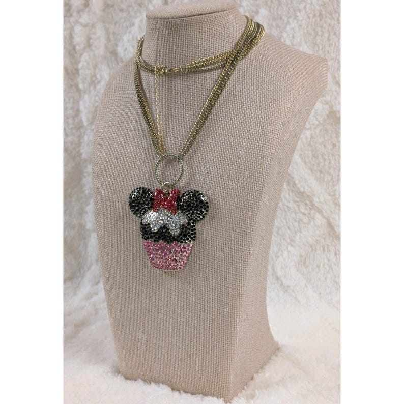 Disney Minnie Mouse Cupcake Rhinestone Necklace Gold Tone Statement Pendant Cute zdjęcie 1