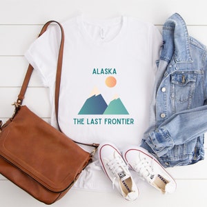 Alaska - Mountains - Unisex Heavy Cotton Tee