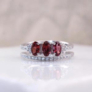 Natural Red Garnet and Diamond Split Shank Gold Ring, Oval Three Stone Ring, January Birthstone Ring, Dainty Minimalist 14K Gold Ring