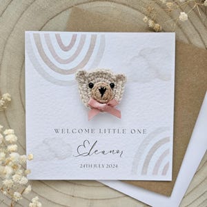 Cartão de crochê personalizado para recém-nascido, urso de crochê feito à mão, luxuoso recém-nascido menino, recém-nascido menina, cartão de urso neutro recém-nascido, personalizado 070B