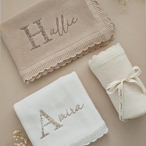 Manta de bebé bordada de lujo, reliquia floral personalizada, regalo para baby shower, atuendo para recién nacidos, anuncio de nombre de nacimiento, festoneado