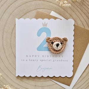 Carte personnalisée de 2e anniversaire, Beary Two, carte de bébé fille garçon, carte minimale neutre, carte ours au crochet, souvenir de luxe, fille de petit-fils