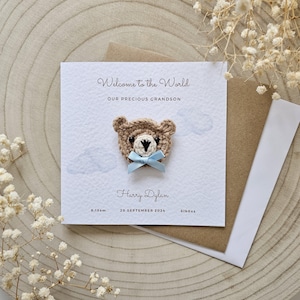 Cartão de crochê personalizado para recém-nascido, urso de crochê feito à mão, bebê recém-nascido de luxo, bebê recém-nascido, urso neutro recém-nascido, presente personalizado 074