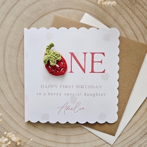 Biglietto di auguri per il primo compleanno di fragole, speciale per nipoti con bacche, primo compleanno del bambino, tema personalizzato con bacche, lusso all'uncinetto, fragole 156