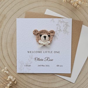 Cartão de crochê personalizado para recém-nascido, Urso de crochê feito à mão, Bebê recém-nascido luxuoso, Bebê recém-nascido, Urso neutro para recém-nascido, Presente personalizado 162