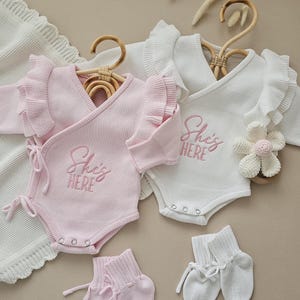Personalised Baby Ruffle Romper, Luxury Neutral Set, Newborn Pink, Baby Announcement Bodysuit, Baby Coming Home Outfit, Knitted Hello World