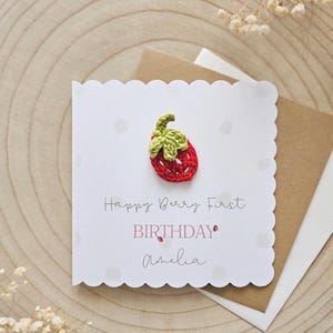 Erdbeere 1 Geburtstagskarte, Beere spezielle Enkelin, Baby erster Geburtstag, personalisiertes Thema, gehäkelter Luxus, Erdbeerkarte 151