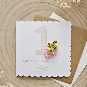 Carte 1er anniversaire fraise, spéciale petite-fille baies, premier anniversaire de bébé, thème baies personnalisé, crochet de luxe, carte fraise