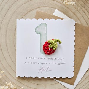 Carte 1er anniversaire fraise, spéciale petite-fille baies, premier anniversaire de bébé, thème baies personnalisé, crochet de luxe, carte fraise