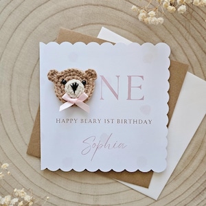 Personalisierte 1. Geburtstagskarte, ein Mädchen, Junge, neutrale minimale Karte, Teddybär, Baby-Luxus, Enkel-Tochter-Sohn Beary 152