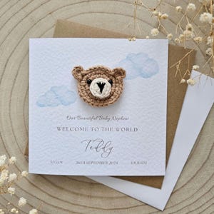 Carte personnalisée pour nouveau-né au crochet, ours au crochet fait main, nouveau bébé garçon luxueux, nouveau bébé fille, ours neutre nouveau bébé, cadeau personnalisé 062B