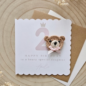 Personalisierte Geburtstagskarte zum 2.Geburtstag, Beary Zwei, Mädchen Junge Baby Karte, Neutrale Minimal Karte, Gehäkelte Bär Karte, Luxus Andenken, Enkel Tochter