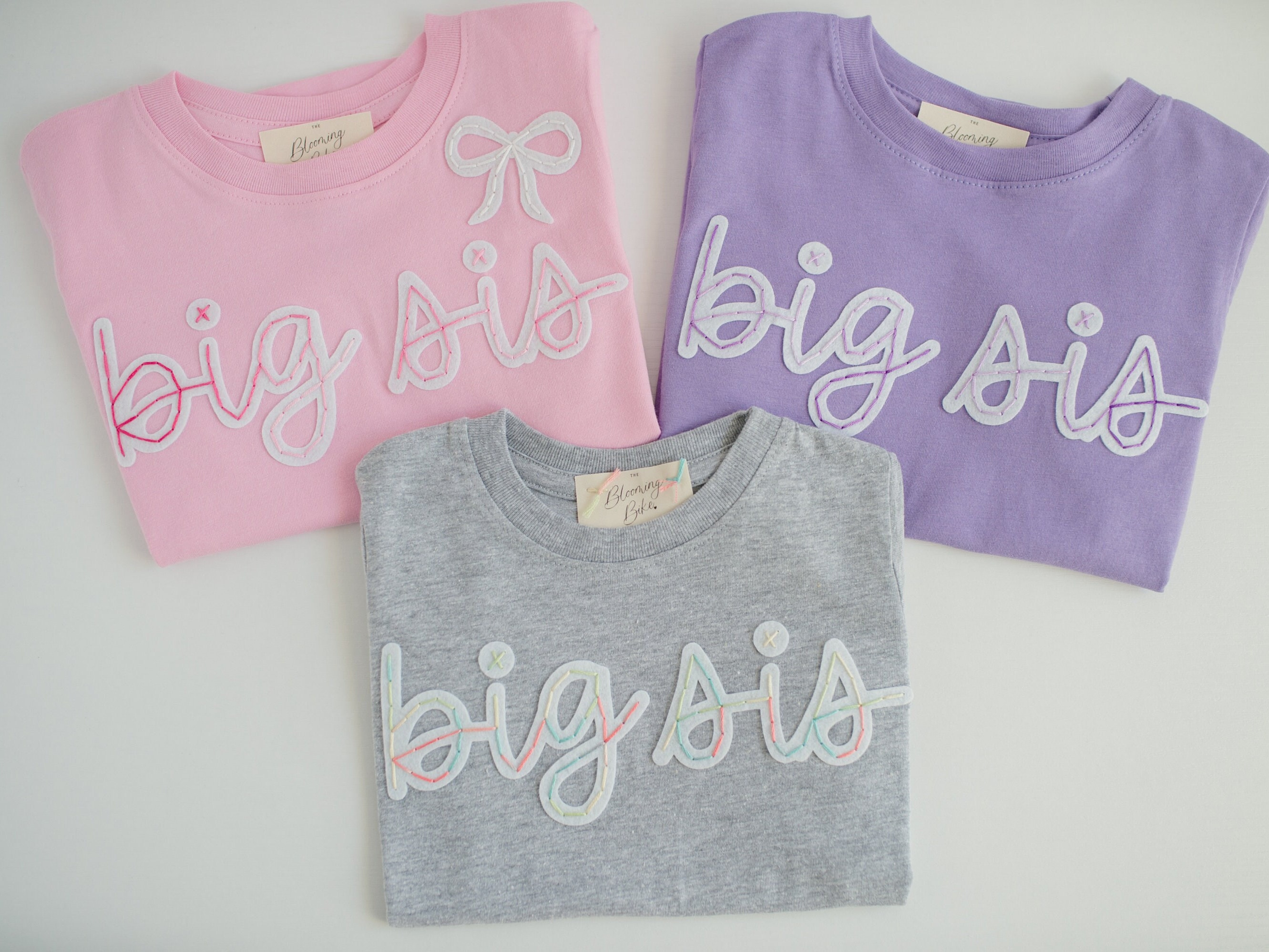 Custom Big Sis Hand-Embroidered T-Shirt Personalized Sister Baby Announcement Shirt, Rainbow Felt Design