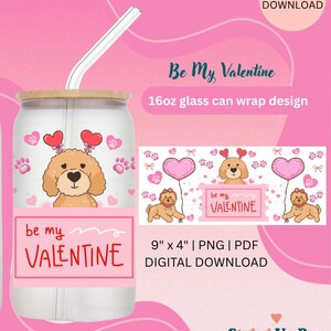 Puede incluir: Un diseño de envoltura para lata de vidrio con temática de San Valentín. El diseño presenta un perro de dibujos animados con globos en forma de corazón y el texto "Be My Valentine". La envoltura es para una lata de vidrio de 16 oz y mide 23 cm x 10 cm.