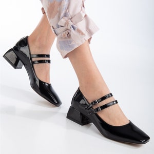 Short black pumps discount