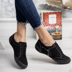 Chaussures décontractées pour femmes faites à la main, baskets orthopédiques, chaussures en toile basses pour femmes, chaussures à fermeture éclair, talon bas en dentelle confortable, Saint-Valentin Black