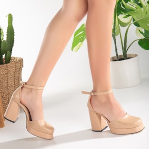 Thick heel store closed toe