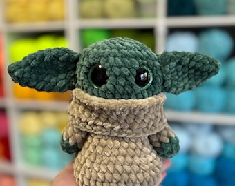Green Alien Desk Pal, Digital Crochet Pattern, Low Sew (PDF Pattern)