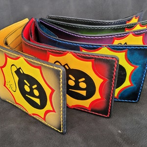 Cartera plegable de cuero hecha a mano con logotipo de Serious Sam
