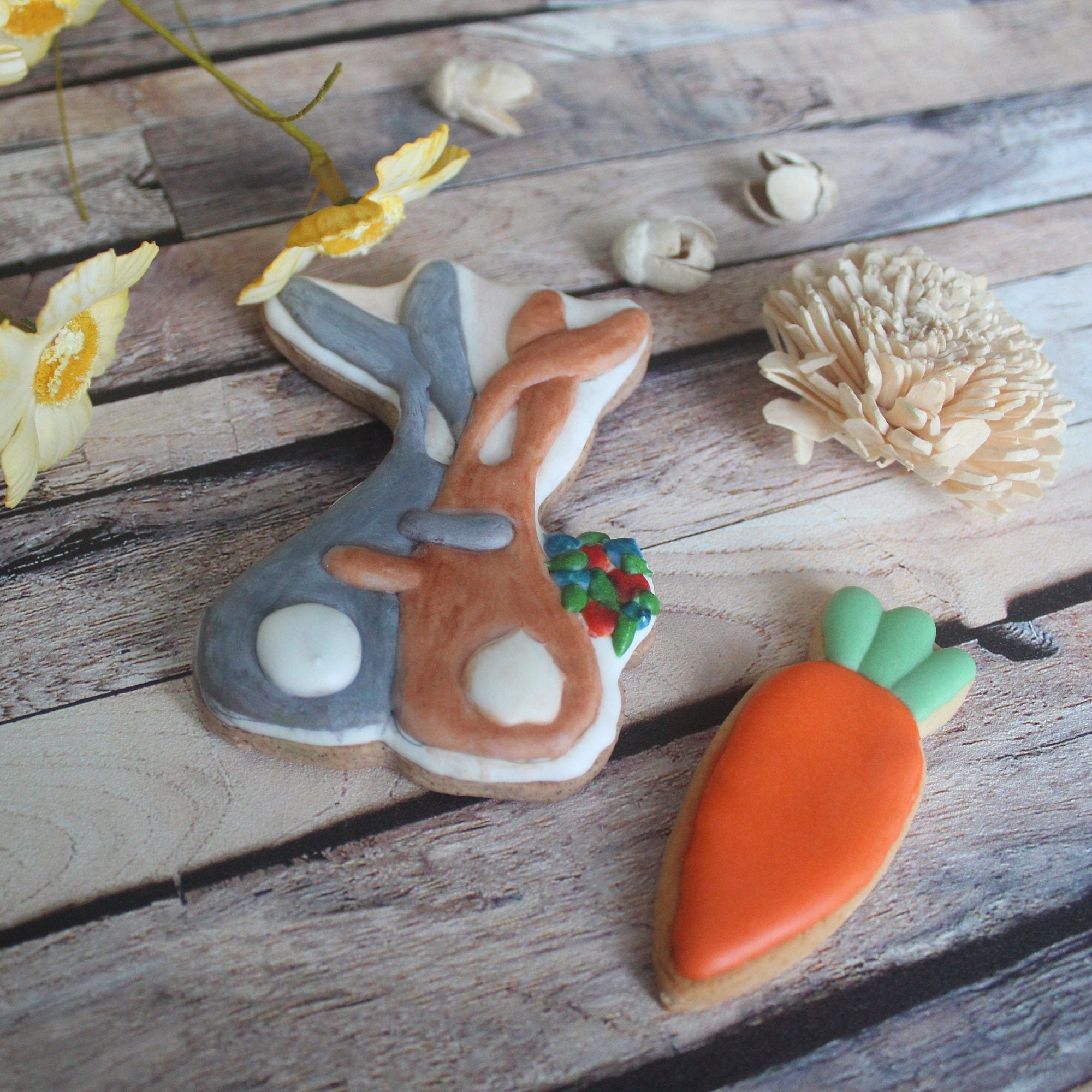 Coffret de 9 Biscuits Sucrés, Colorés, Décorés à La Main avec Du Glaçage Royal - Biscuit Lapin Idéal