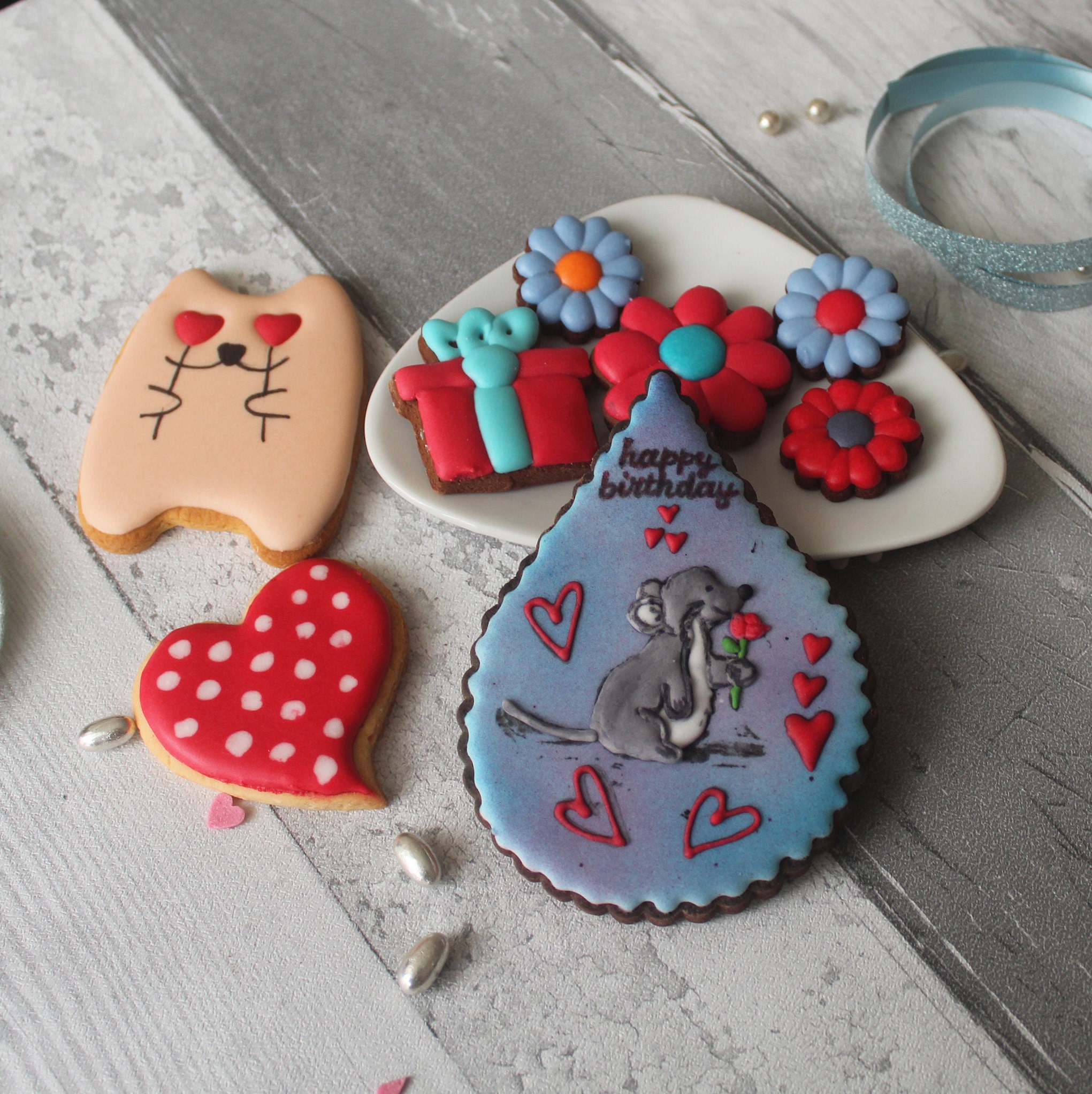 Coffret de 8 Biscuits Décorés Joyeux Anniversaire Faits à La Main avec Du Glaçage Royal