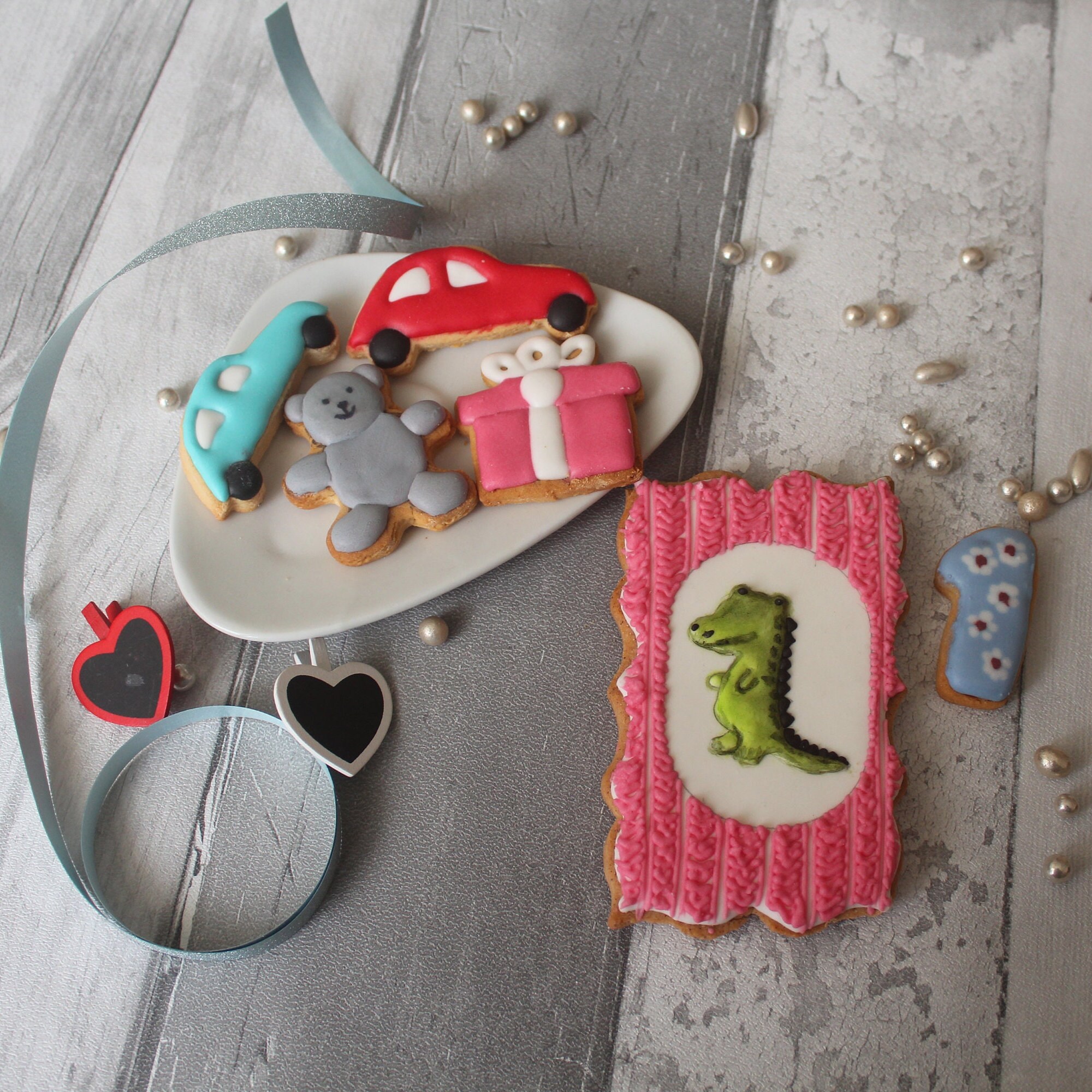 Coffret de 6 Biscuits Sucrés, Colorés, Décorés à La Main avec Du Glaçage Royal. Idéal Pour Un Cadeau