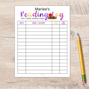 Könnte beinhalten: Ein druckbares Lesetagebuch mit dem Titel "Marlee's Reading Log" und dem Text "Today a reader, tomorrow a leader". Das Tagebuch hat Spalten für Datum, Name/Autor, Anzahl der Seiten und gelesene Minuten.