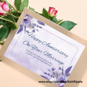 Handgemaakte paarse bloemen verjaardagskaart, elegante wenskaart huwelijksviering, notitie huwelijksverjaardag, lavendel ontwerp aandenken