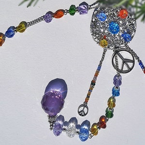 Longue décoration de fenêtre hippie attrape-soleil en cristal avec signe de la paix et symboles de patte, cadeau d'anniversaire image 6