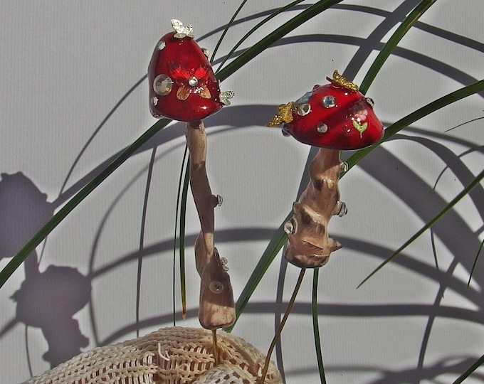 Fairy Mushrooms  , Plant Pot Stick Decor, Garden Plant Handmade Toadstool Stakes with Butterflies