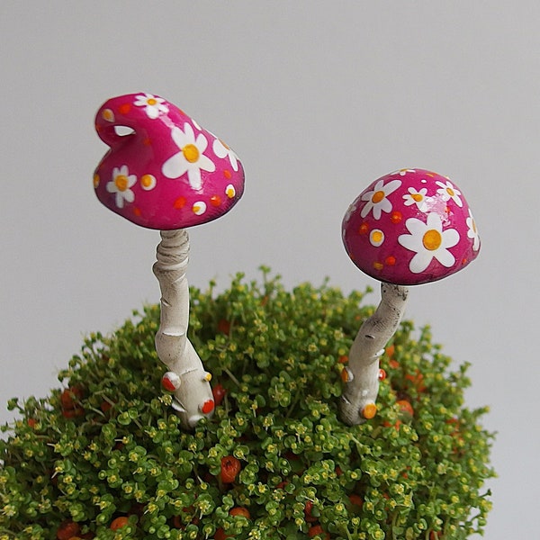 Hippie Mushroom Plant Stick Buddie with Flowers in Retro Style Groovy Pick Pot Plant Decor