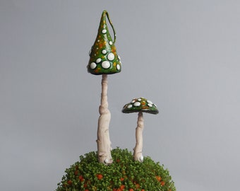 Deux piquets de champignons faits à la main en polymère sculptés, piquets de décoration de jardin, 2 Buddies