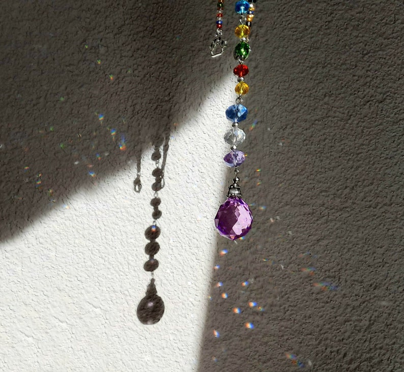 Longue décoration de fenêtre hippie attrape-soleil en cristal avec signe de la paix et symboles de patte, cadeau d'anniversaire image 10