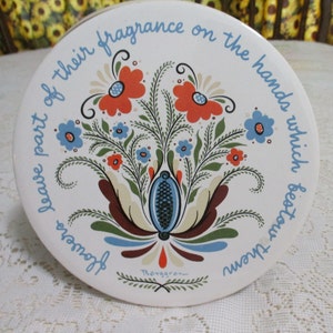 1965 Berggren Original Trivet &quot;Flowers Leave Part Of Their Fragrance On The Hands That Bestow Them&quot;  Mint Condition