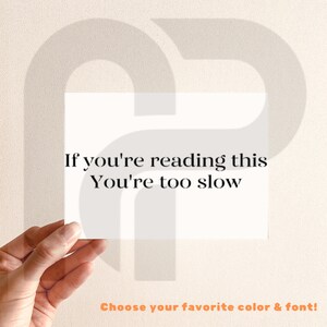 Si estás leyendo esto, eres demasiado lento - PEGATINA DE VINILO - Color - Fuente - ¡Hecho a pedido!