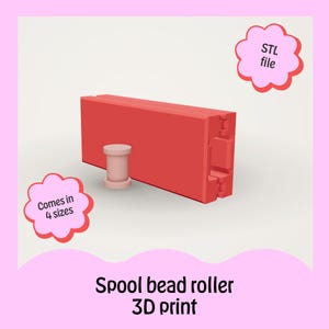 Könnte beinhalten: Ein rotes, rechteckiges Spulen-Perlenrollwerkzeug mit einer aufklappbaren Seite und einer kleinen hellrosa Spule davor. Das Bild enthält Text mit der Aufschrift STL file, Comes in 4 sizes und Spool bead roller 3D print in schwarzer Schrift.