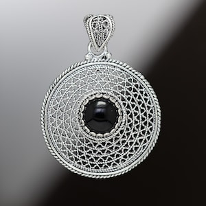 925 Sterling Silver Handcrafted Filigree Round Pendant with Onyx Stone
