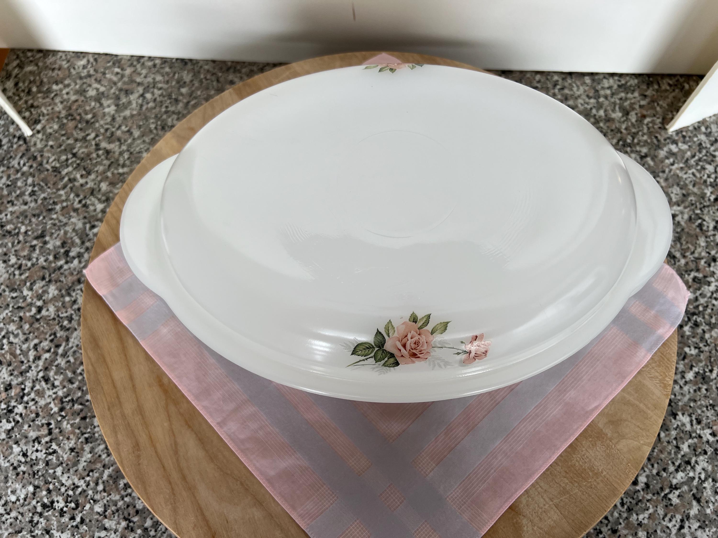 Partie de service arcopal decor roses rouge - Arts de la table Partie de service arcopal decor roses rouge - Arts de la table