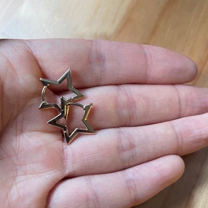 Nova Earrings, Star Huggie Earring, Star Hoop Earrings, Dainty earrings, Nomina earrings gold stars