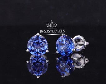 Pendiente de botón con tres garras y piedra preciosa redonda azul de 1 quilates, con cierre de rosca redondo, en oro blanco de 14 quilates, ideal como regalo de aniversario o de Navidad.