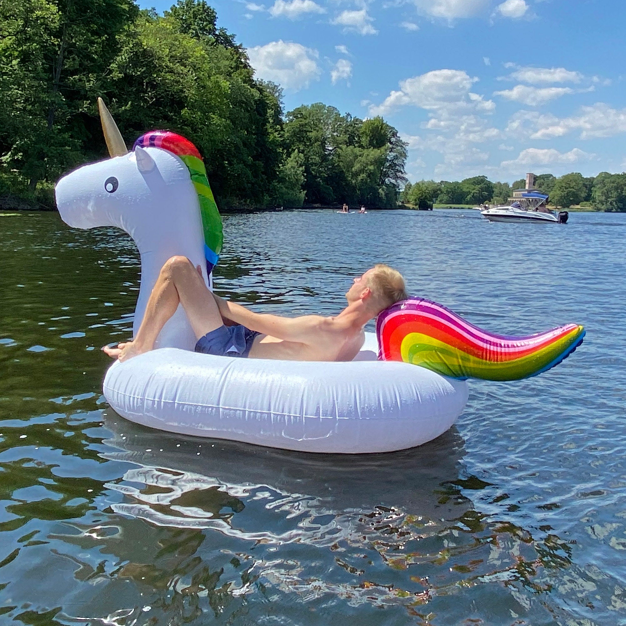 Inflatable water toy - .de