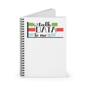 以下が含まれることがあります： 白いスパイラルノートに、黒い文字で「talk DATA to me」と書かれています。テキストはハート、緑、赤、青の四角形で飾られています。
