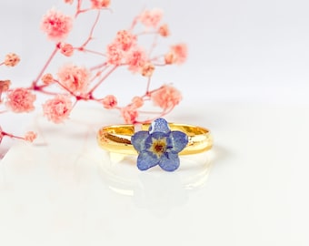 Resin ring with real dried forget me not // handmade pressed dried wildflower jewelry nature botanical gold dainty gift for woman birthday