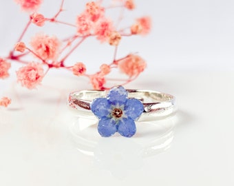 Bague véritable myosotis // fleurs séchées faites à la main bijoux en résine bague nature or bleu cadeau petite amie Saint Valentin