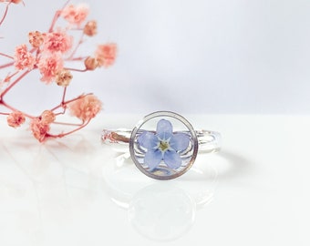 Ring with real forget me not flowers // pressed flower resin nature gift for natur lovers botanical jewelry for her for mother birthday gift