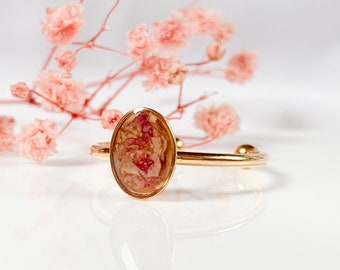 Bague de fleur de naissance // faite à la main pressée à la main de vrais bijoux en résine de fleur empilant un cadeau d’or minimal boho naturel pour la femme son anniversaire