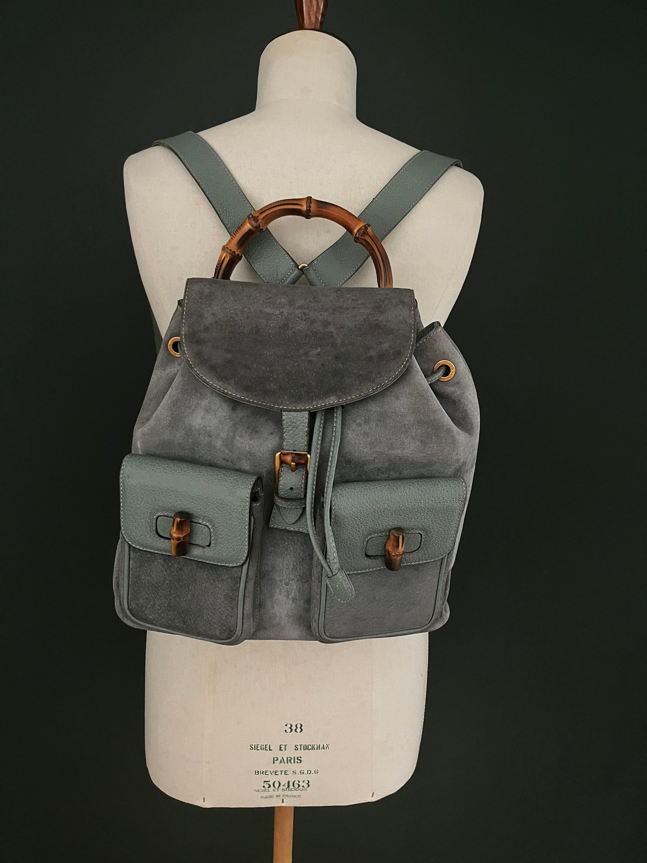 Bamboo tassel oval backpack Gucci Green in Suede - 29940905