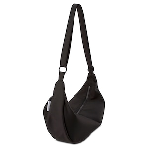 Halbmondtasche Tilda schwarz / Upcycling Taschen / Recycelte Taschen / Vegane Taschen / Crossbody bag Damen / Nachhaltige Geschenkidee Bild 4